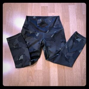 Lululemon Very Rare Camo Palm Party Crop Leggings